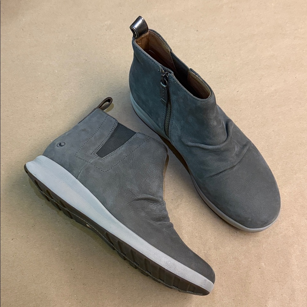 CLARKS Ankle Boots - Women’s Shoes US Size 9 M